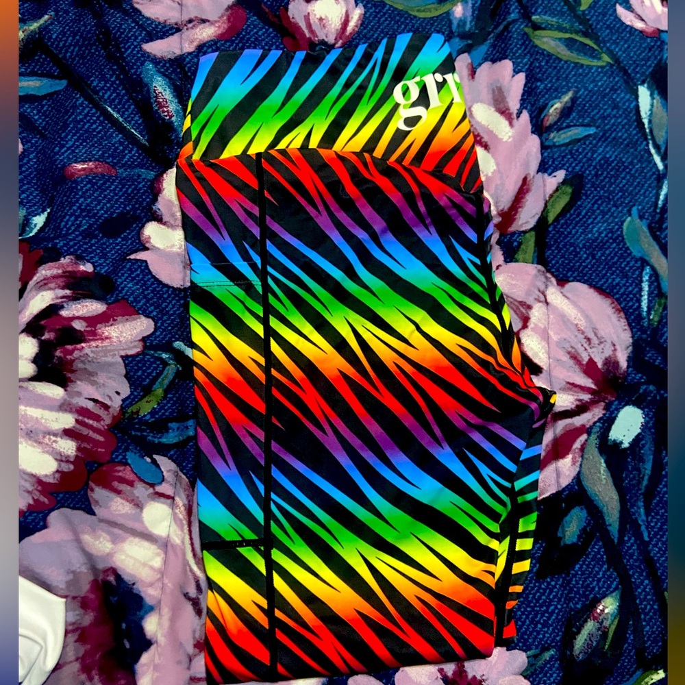 HEIDI - Grrrl Rainbow Zebra Capri Leggings